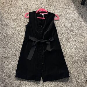 Sleeveless Black Button-Front Dress with Waist Tie